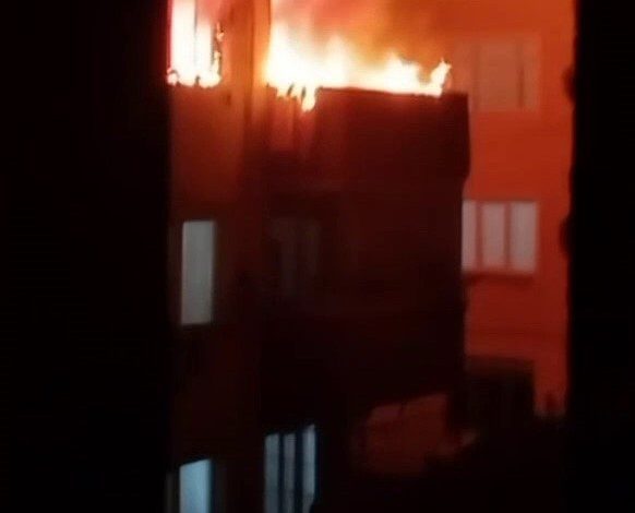 kurtulmak icin ciktiklari balkon sonlari oldu e7eb7e1e5091 |