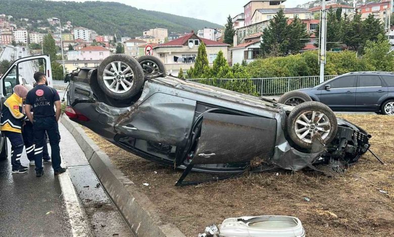 maltepede yagis kazayi beraberinde getirdi otomobil direge carpip ters dondu 7120ecc22753 |