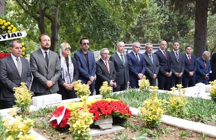 metin oktay kabri basinda dualarla anildi c03eddebb876 |