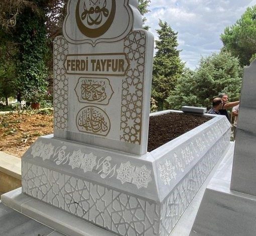 mhp lideri bahceli ferdi tayfurun kabrini yaptirdi e17bc311cfed |