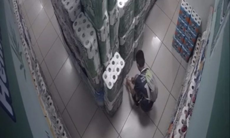 musteri gibi girdigi marketi kundaklayan cocuk kamerada 6be915fea27f |