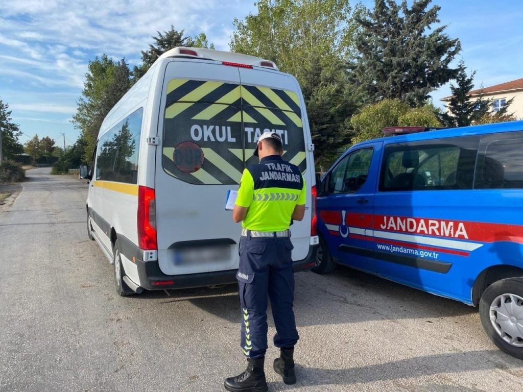ogrencilerin guvenli yolculugu icin jandarma gece gunduz yollarda 79ee49d1b236 |