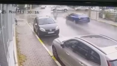 polisin dur ihtarina uymayan surucu once yayalara ardindan araclara carpti f677d83539ea |