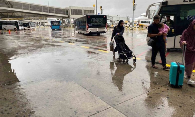 saganak yagis sabiha gokcendeki yolculara zor anlar yasatti 988d25d5c104 |