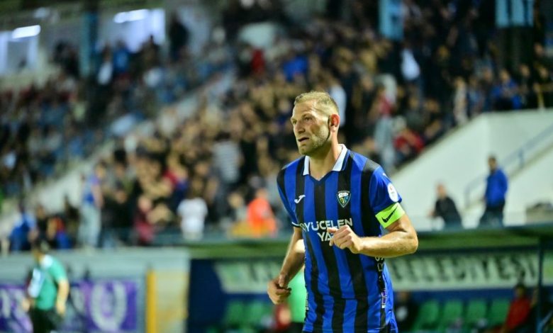 sedat cengiz sahneye cikti karacabey seriyi 3 maca cikardi 8161f3167334 |