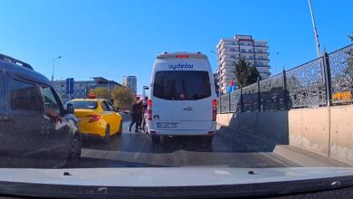 sehir eskiyalari yol kesip minibus soforunu dovdu 229c1ea48079 |