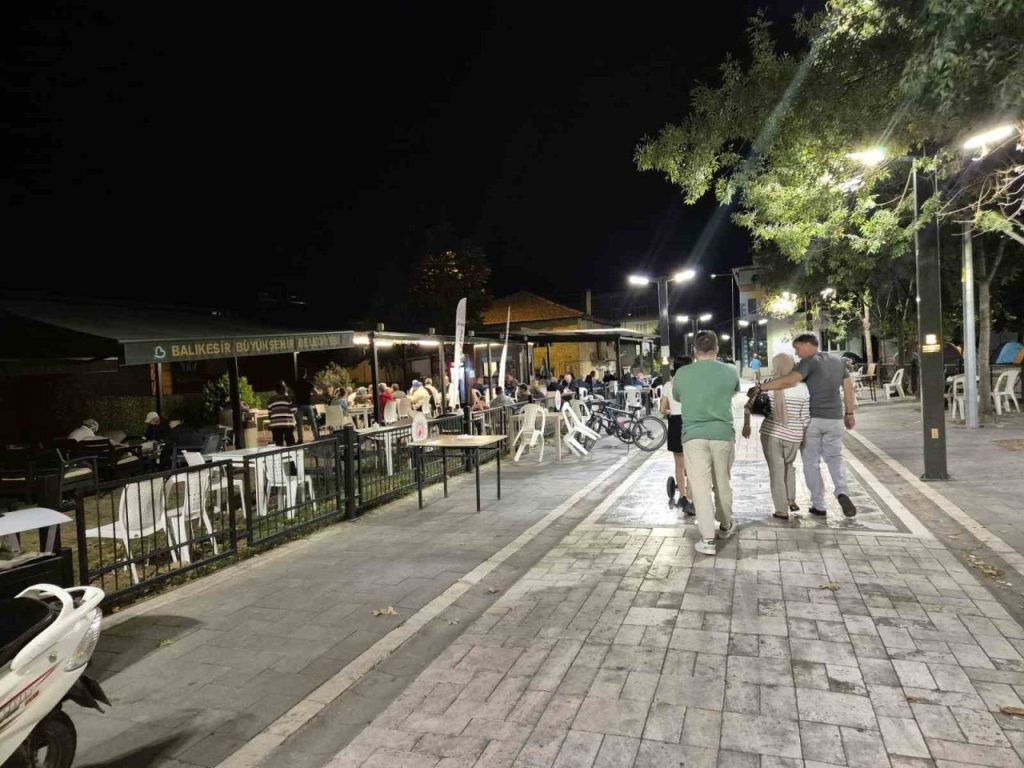 sindirgida depremler suruyor 73b892122c98 |