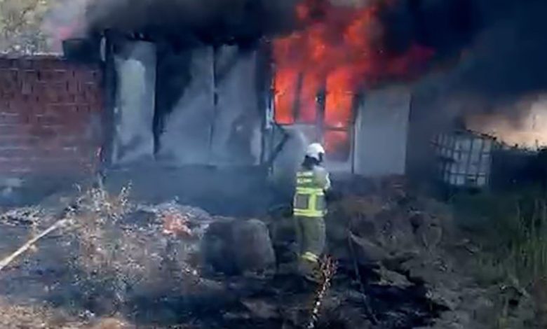 sindirgida gunes panelinden cikan yangin korkuttu ab2efe428942 |