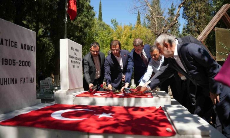 Sındırgı’da Kuvayımilliye kahramanları dualarla anıldı 1 sindirgida kuvayimilliye kahramanlari dualarla anildi def679efcdb8 |