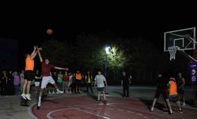 Sokak basketbolunda kupalar sahiplerini buldu 1 sokak basketbolunda kupalar sahiplerini buldu 73f8eaecd4da |