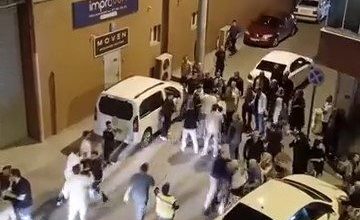 sunnet dugununde kalabalik grup arasinda cikan kavga kameralara yansidi 92a5743b2d62 |