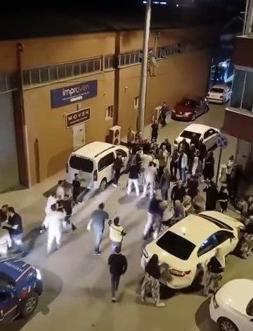 sunnet dugununde kalabalik grup arasinda cikan kavga kameralara yansidi 92a5743b2d62 |