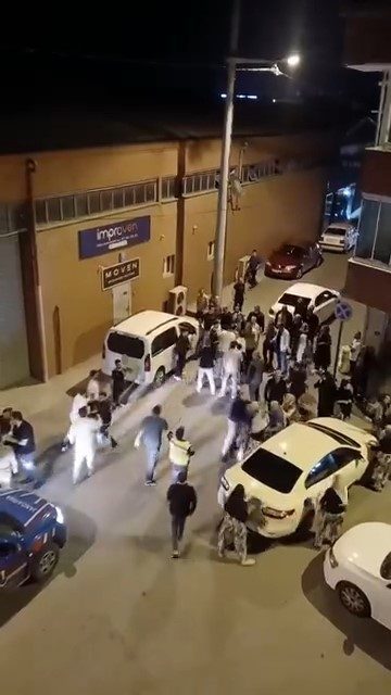 sunnet dugununde kalabalik grup arasinda cikan kavga kameralara yansidi 92a5743b2d62 |