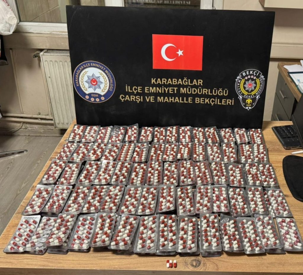 supheli uclu bekcilere yakalandi uzerlerinden uyusturucu cikti 84f56831d919 |