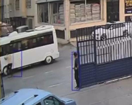 surucusuz ilerleyen araci boyle durdurdu 4a5f1d363726 |