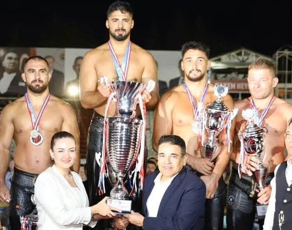 Balıkesir Büyükşehir Belediyesporlu Enes Doğan Elmalı’nın 2. Kez Başpehlivanı Oldu 1 tarihi elmali gureslerinde balikesir ruzgari 4 |