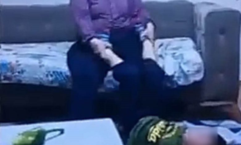 Torununa şiddet uyguladı, görüntüler ortaya çıkınca gözaltına alındı 1 torununa siddet uyguladi goruntuler ortaya cikinca gozaltina alindi e13e8b8dfbb6 |