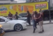 trafik tartismasi yola tastibirbirlerine girdiler kavgayi cevredekiler ayirdi 6271686cf349 |
