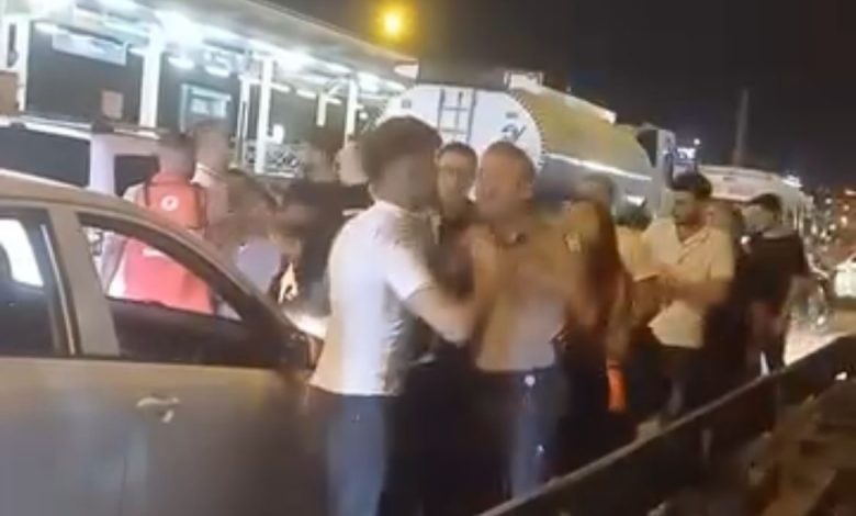 trafikte yol verme kavgasi 2 kisi gozaltina alindi 3141f1df0c70 |