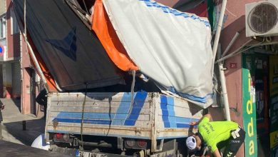 uskudarda kamyonet ganyan bayisine girdi eca019b7fb67 |