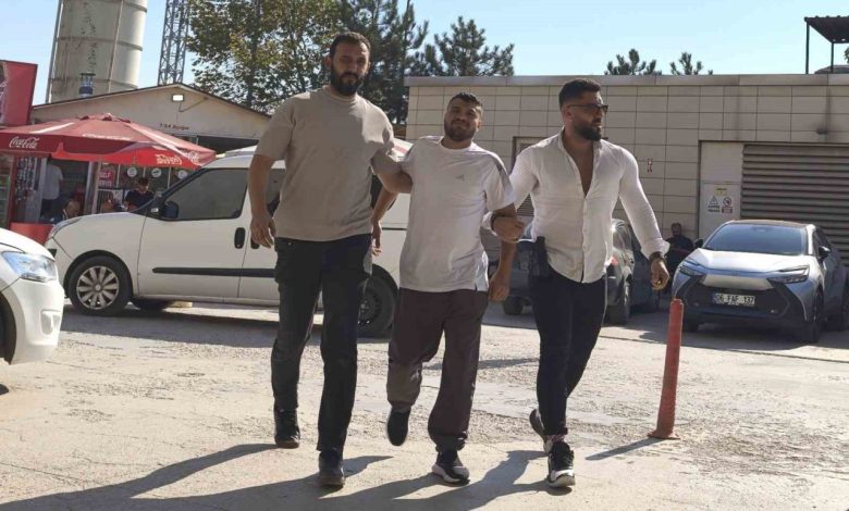 Uyuşturucu taciri kıskıvrak yakalandı 1 uyusturucu taciri kiskivrak yakalandi 46811d4c5e49 |