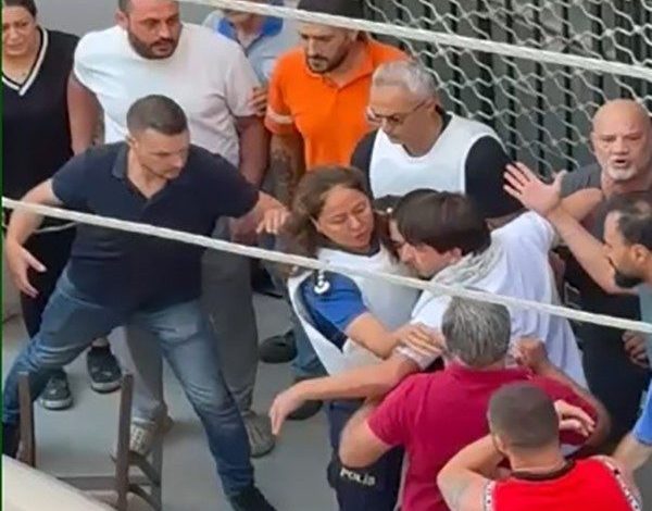 vatandaslar saldirgani linc etmek istedi polis engelledi 841cba08130a |