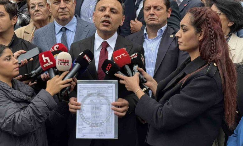 Yeniden CHP İstanbul İl Başkanı seçilen Özgür Çelik mazbatasını aldı 1 yeniden chp istanbul il baskani secilen ozgur celik mazbatasini aldi 628a8e60091a |