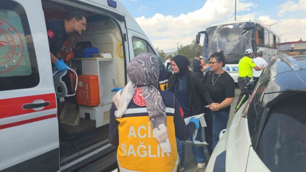 yolcu otobusu gemi capasi tasiyan tira carpti3 yarali e74fb3992387 |