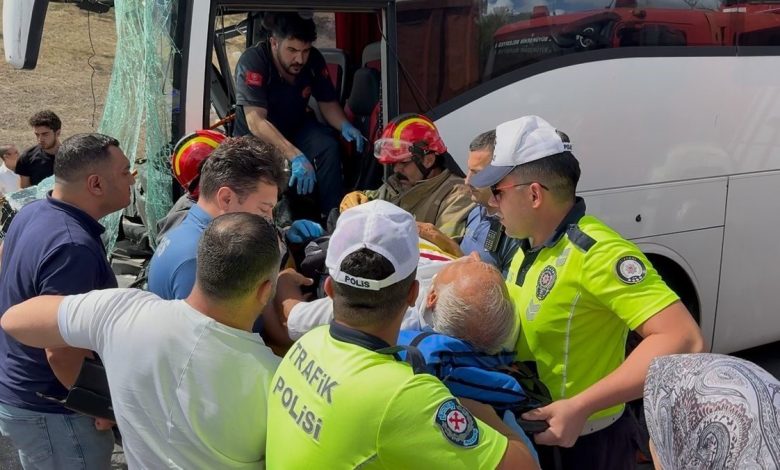 yolcu otobusu kamyona carpti surucu aracta sikisti ba5eeef3eb4d |