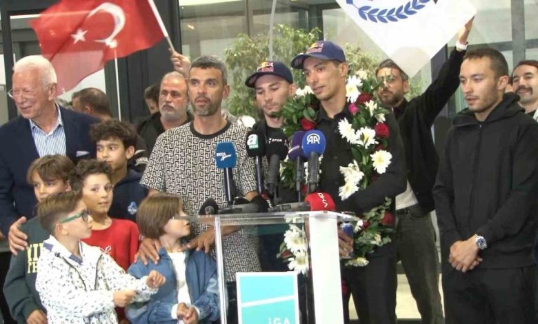 2025 Dünya Superbike şampiyonu Toprak Razgatlıoğlu, yurda döndü 1 2025 dunya superbike sampiyonu toprak razgatlioglu yurda dondu 853325ff8638 |