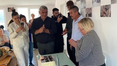 50 yil sonra ayni siralarda nesibe ogretmene anlamli surpriz 5a92bac96d34 |