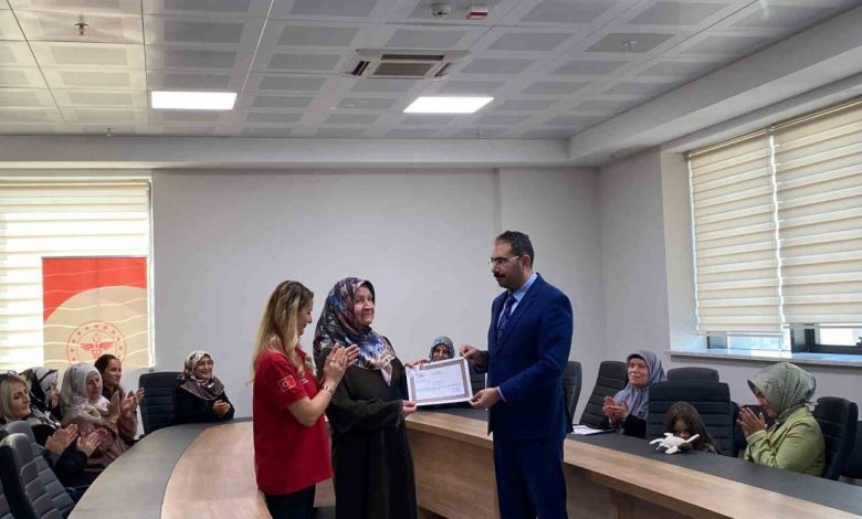 60 yasinda ilk yardim sertifikasi aldi e9bd9f64e0e0 |