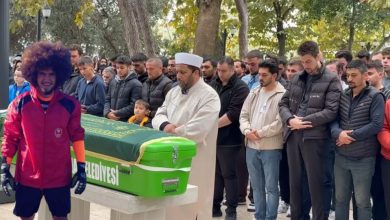 Antrenmanda kalp krizi geçirip hayatını kaybeden kaleci toprağa verildi 1 AW563480 02121 |