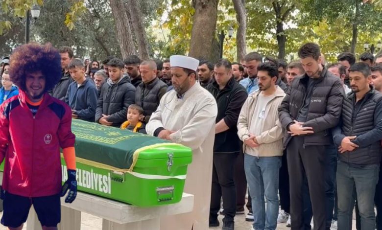 Antrenmanda kalp krizi geçirip hayatını kaybeden kaleci toprağa verildi 1 AW563480 02121 |