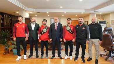 Dünya şampiyonu güreşçilerden RTÜK’e ziyaret 112 AW570363 02 |