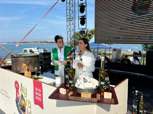 AYVALIK'TAN DOPDOLU PROGRAMIYLA BIR FESTIVAL DAHA GEÇTI 1 (2 AYVALIKTAN DOPDOLU PROGRAMIYLA BIR FESTIVAL DAHA GECTI 1 2 1024x768 |