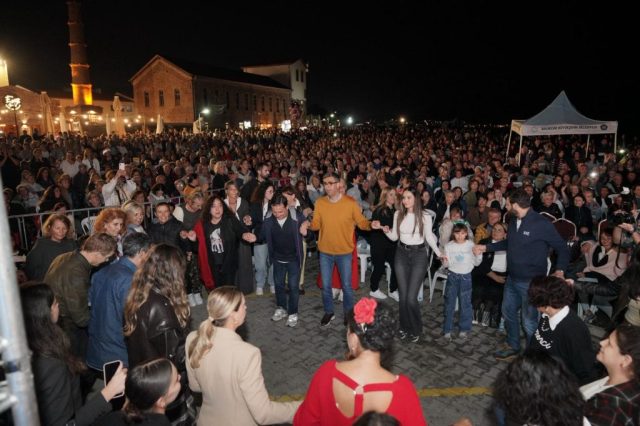 AYVALIK'TAN DOPDOLU PROGRAMIYLA BIR FESTIVAL DAHA GEÇTI (10 AYVALIKTAN DOPDOLU PROGRAMIYLA BIR FESTIVAL DAHA GECTI 10 1024x682 |
