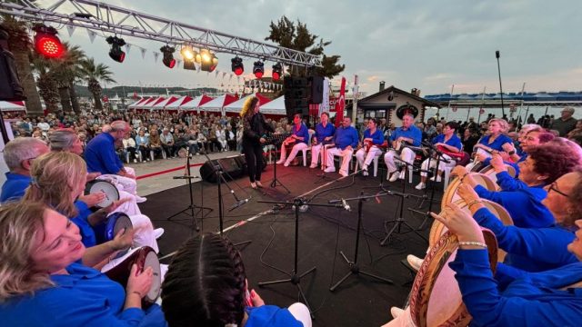 AYVALIK'TAN DOPDOLU PROGRAMIYLA BIR FESTIVAL DAHA GEÇTI 2 (1 AYVALIKTAN DOPDOLU PROGRAMIYLA BIR FESTIVAL DAHA GECTI 2 1 1 1024x576 |