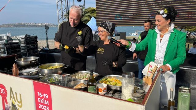 AYVALIK'TAN DOPDOLU PROGRAMIYLA BIR FESTIVAL DAHA GEÇTI 2 (2 AYVALIKTAN DOPDOLU PROGRAMIYLA BIR FESTIVAL DAHA GECTI 2 2 1024x576 |