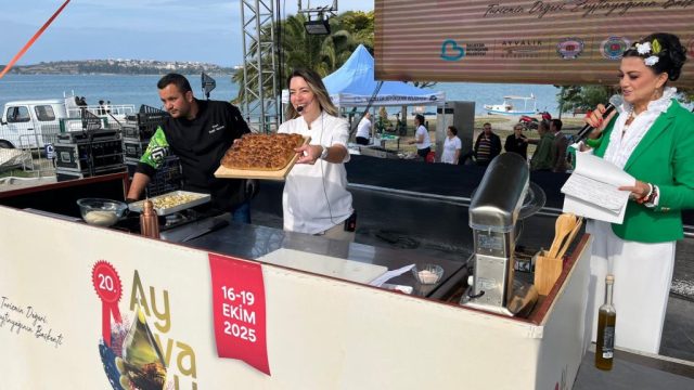 AYVALIK'TAN DOPDOLU PROGRAMIYLA BIR FESTIVAL DAHA GEÇTI 2 (3 AYVALIKTAN DOPDOLU PROGRAMIYLA BIR FESTIVAL DAHA GECTI 2 3 1024x576 |