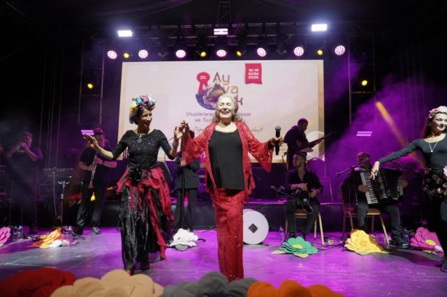 AYVALIK'TAN DOPDOLU PROGRAMIYLA BIR FESTIVAL DAHA GEÇTI (4) AYVALIKTAN DOPDOLU PROGRAMIYLA BIR FESTIVAL DAHA GECTI 4 1024x682 |