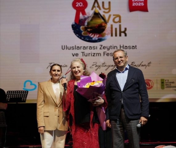 AYVALIK'TAN DOPDOLU PROGRAMIYLA BIR FESTIVAL DAHA GEÇTI (5) AYVALIKTAN DOPDOLU PROGRAMIYLA BIR FESTIVAL DAHA GECTI 5 1 1024x861 |