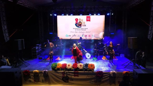 AYVALIK'TAN DOPDOLU PROGRAMIYLA BIR FESTIVAL DAHA GEÇTI (5) AYVALIKTAN DOPDOLU PROGRAMIYLA BIR FESTIVAL DAHA GECTI 5 1024x576 |