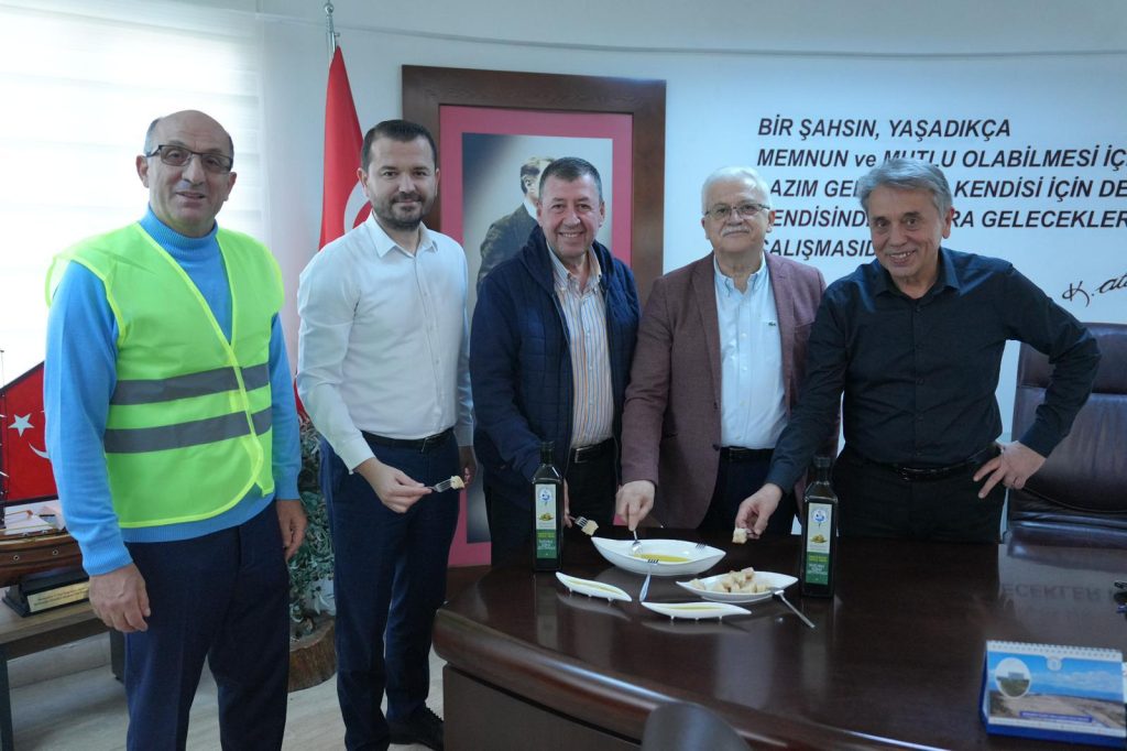 Burhaniye'de zeytin hasadı başladı 2 WhatsApp Gorsel 2025 10 22 saat 08.56.02 35c31b60 |
