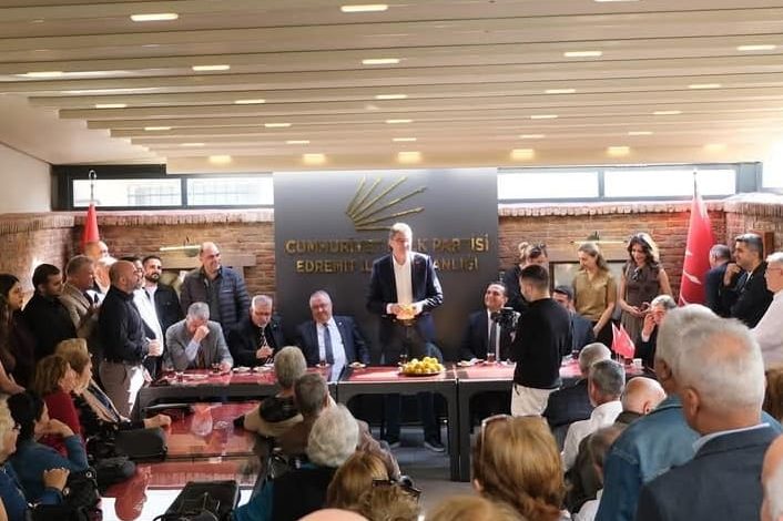 Aytekin'den Edremit Örgütüne Ziyaret: "Halkın Sorunlarına Çözüm Üretme Kararlılığı" Vurgusu 1 WhatsApp Gorsel 2025 10 27 saat 15.09.27 304def70 |