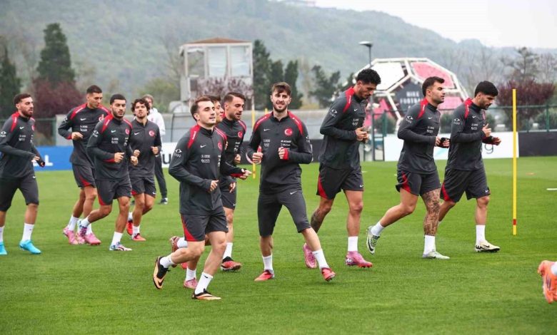 a milli futbol takimi bulgaristan maci hazirliklarini surdurdu 42191f307e89 |