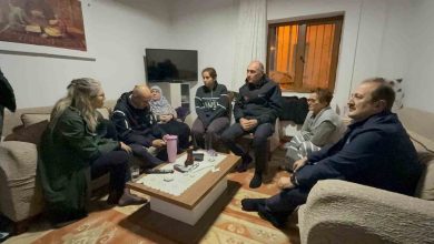 AK Partili Çankırı, selde kaybolan Kaptanoğlu’nun ailesini ziyaret etti 3 ak partili cankiri selde kaybolan kaptanoglunun ailesini ziyaret etti 6b67616c8118 |