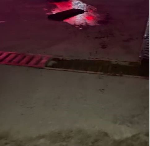 akaryakit istasyonu girisinde ilginc kaza yerinden cikan mangal otomobilin motor kismina carpti 6337bdba95a6 |