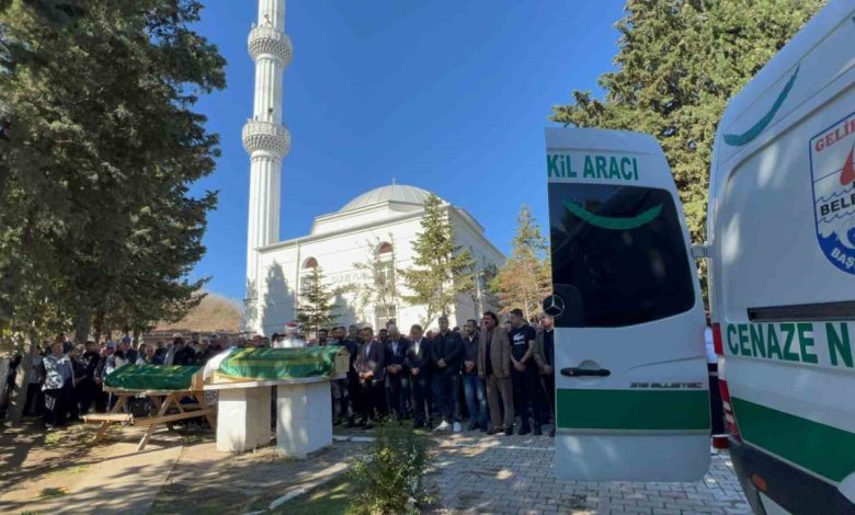 Alabora olan teknede hayatını kaybeden 2 kişi son yolculuğuna uğurlandı 1 alabora olan teknede hayatini kaybeden 2 kisi son yolculuguna ugurlandi 93b83d8831c2 |