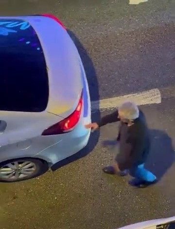 alkollu surucu tek seritli yolda trafigi kesti trafik polisi gibi davranip devam etti 848c11e72640 |